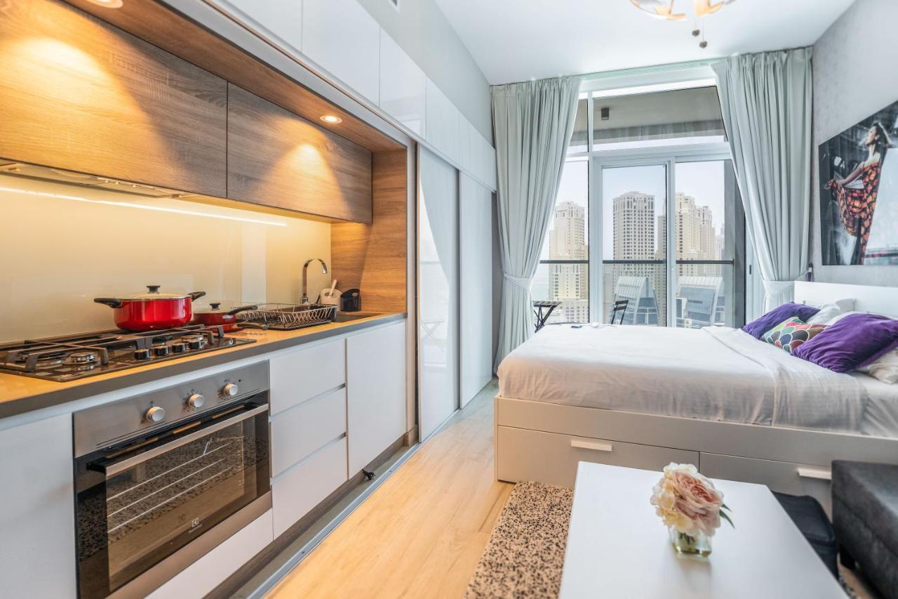 Fam Living - Marina Marvel - Studio Apartment With Breathtaking Views In Studio One Tower ดูไบ ภายนอก รูปภาพ