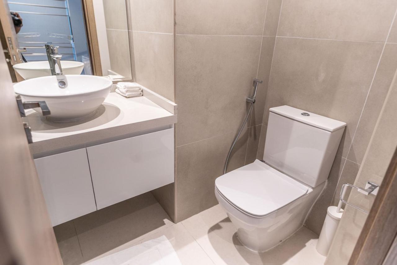Fam Living - Marina Marvel - Studio Apartment With Breathtaking Views In Studio One Tower ดูไบ ภายนอก รูปภาพ