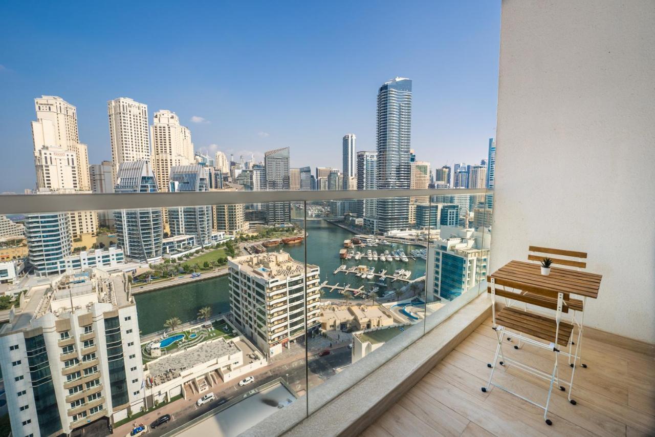 Fam Living - Marina Marvel - Studio Apartment With Breathtaking Views In Studio One Tower ดูไบ ภายนอก รูปภาพ