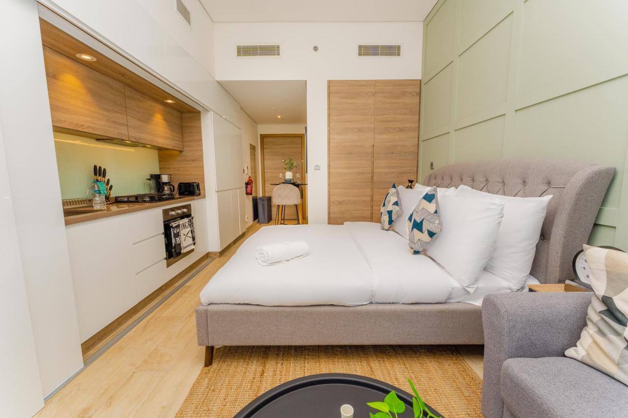 Fam Living - Marina Marvel - Studio Apartment With Breathtaking Views In Studio One Tower ดูไบ ภายนอก รูปภาพ