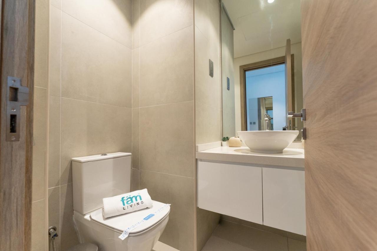 Fam Living - Marina Marvel - Studio Apartment With Breathtaking Views In Studio One Tower ดูไบ ภายนอก รูปภาพ