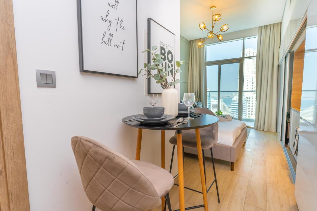 Fam Living - Marina Marvel - Studio Apartment With Breathtaking Views In Studio One Tower ดูไบ ภายนอก รูปภาพ