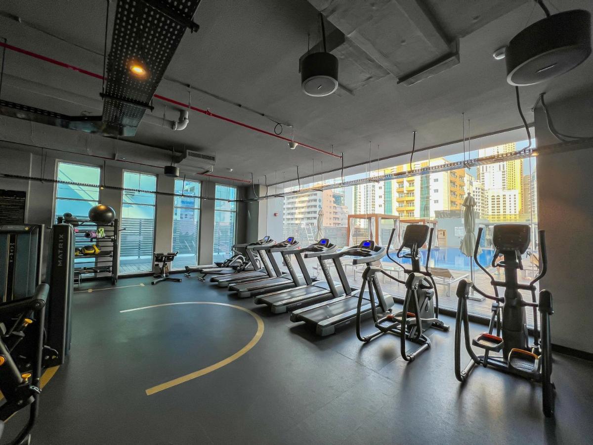 Fam Living - Marina Marvel - Studio Apartment With Breathtaking Views In Studio One Tower ดูไบ ภายนอก รูปภาพ